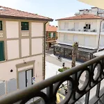 Vacation With 3 Separate And Private Parking アパート マリーナ・ディ・ピエトラサンタ