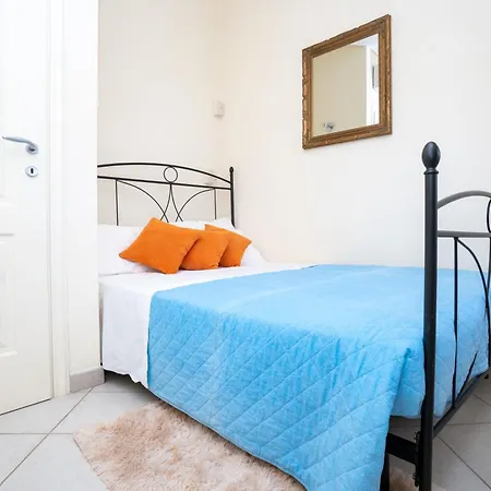 Vacation With 3 Separate And Private Parking Apartment *