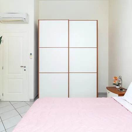 Vacation With 3 Separate And Private Parking Apartment *