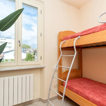 Vacation With 3 Separate And Private Parking شقة مارينا دي بييتراسانْت