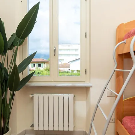 Vacation With 3 Separate And Private Parking Apartament Marina di Pietrasanta