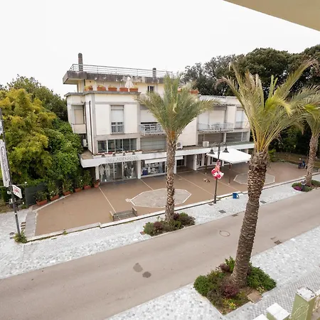 Vacation With 3 Separate And Private Parking Apartament Marina di Pietrasanta